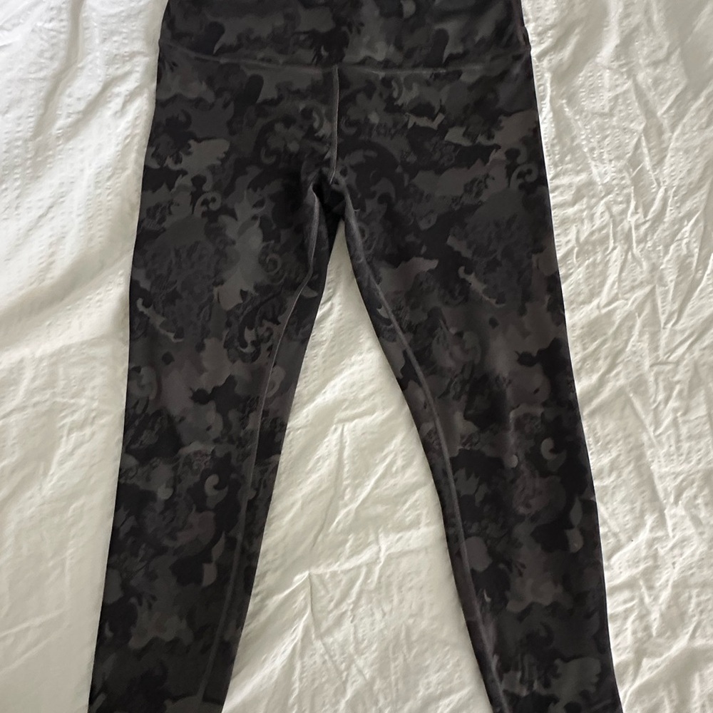 Lululemon Athletica Wunder Train High Rise Tight 25” in Black Heritage Lace Size